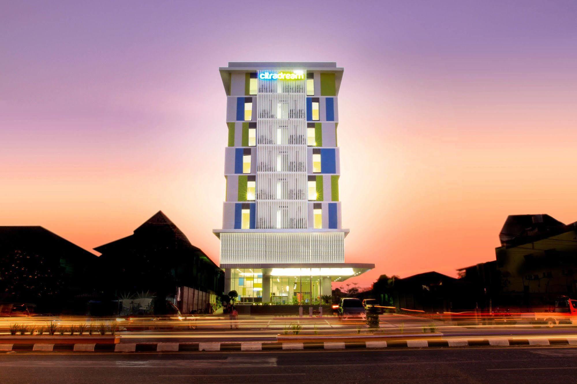 Hotel Citradream Чиребон Экстерьер фото